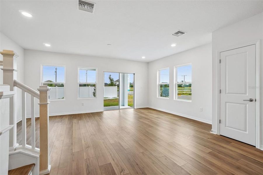 Spacious, unfurnished interior of a new home in Twin Oaks, Zephyrhills (Image 33).