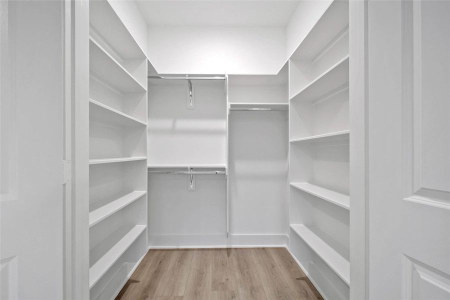 Spacious, unfurnished interior of a new home in , Houston (Image 33).