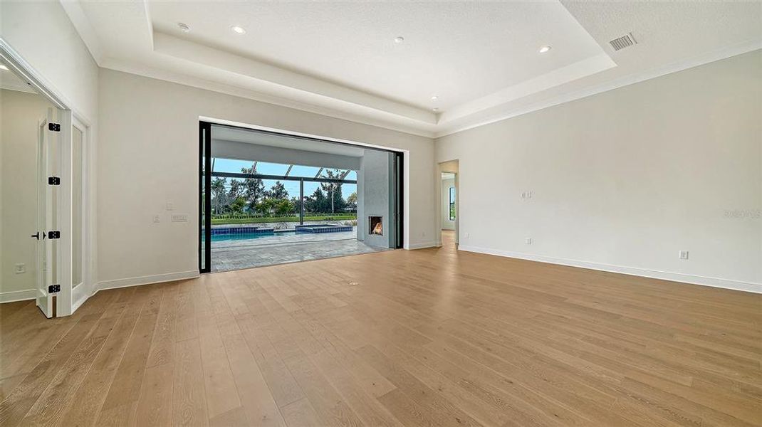 Spacious, unfurnished interior of a new home in Tideline, Bradenton (Image 32).