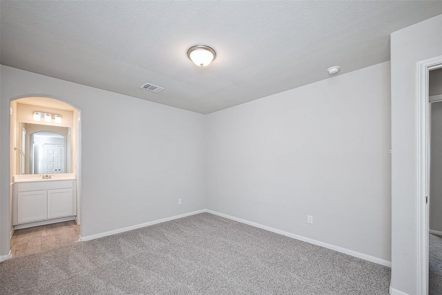 Spacious, unfurnished interior of a new home in River Ranch, Dayton (Image 22).