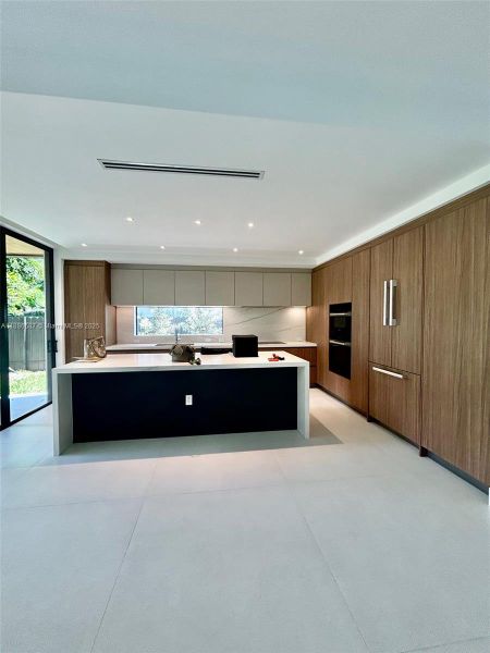 Image 10 of a home in .