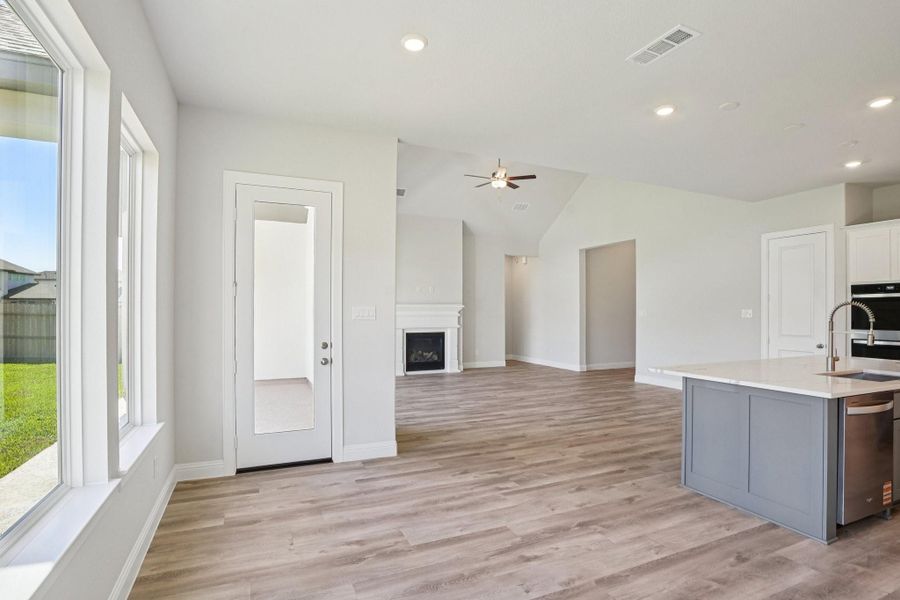 Spacious, unfurnished interior of a new home in Sienna 65', Missouri City (Image 19). Spacious, unfurnished interior of a new home in Sienna 65', Missouri City (Image 19).