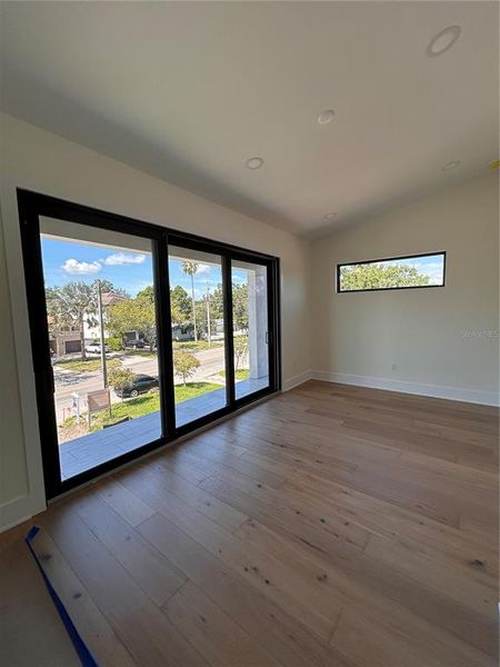 Spacious, unfurnished interior of a new home in , Tampa (Image 23).