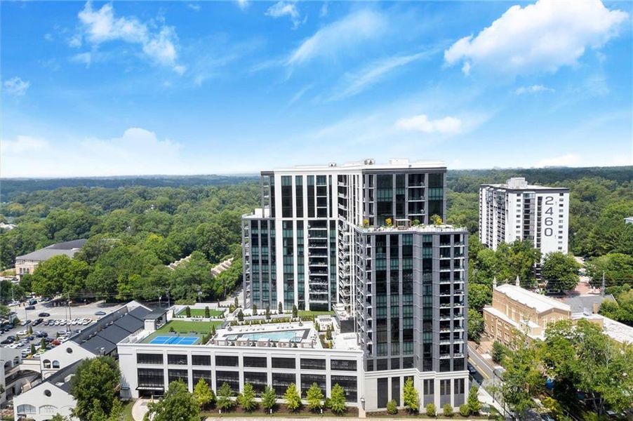 Condo located in Atlanta, GA showcasing its design and architecture (Image 28).