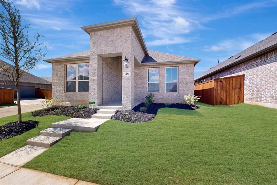 Exterior details and patio area of a home in Tarrytown, Crowley (Image 21).