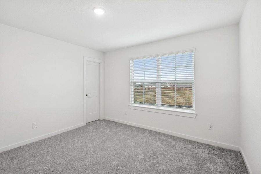 Spacious, unfurnished interior of a new home in Miller's Pond, Rosenberg (Image 32).