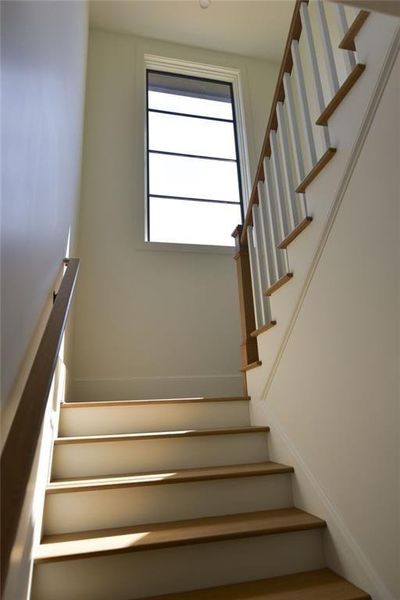 Spacious, unfurnished interior of a new home in , Bishop (Image 22).
