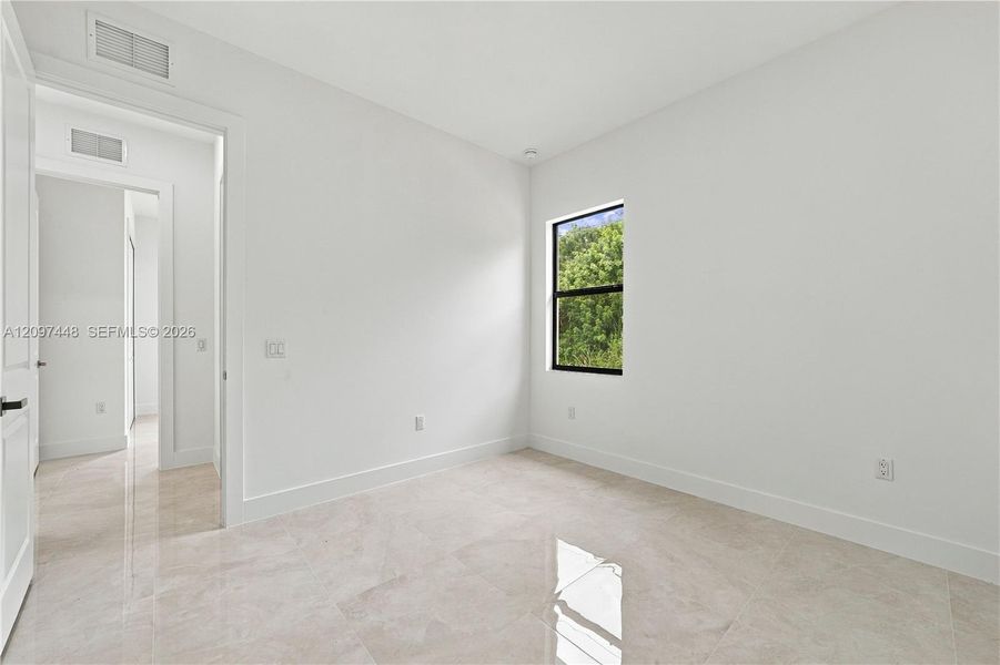 Spacious, unfurnished interior of a new home in , Lehigh Acres (Image 16).