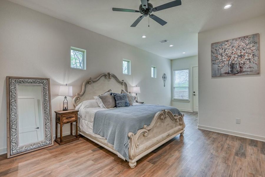 Furnished interior view inside a new home in , Horseshoe Bay (Image 9).
