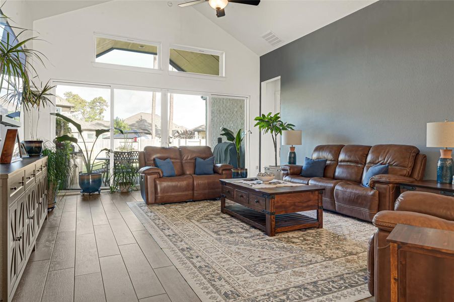 Furnished interior view inside a new home in Evergreen 40s, Conroe (Image 36). Furnished interior view inside a new home in Evergreen 40s, Conroe (Image 36).