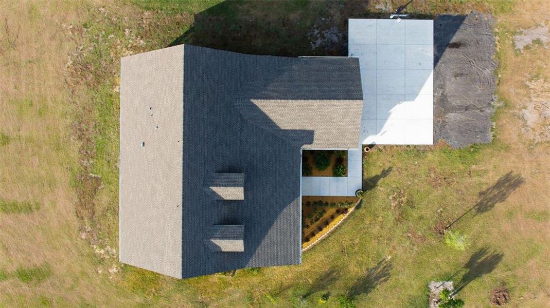 Exterior details and patio area of a home in , Dade City (Image 37).