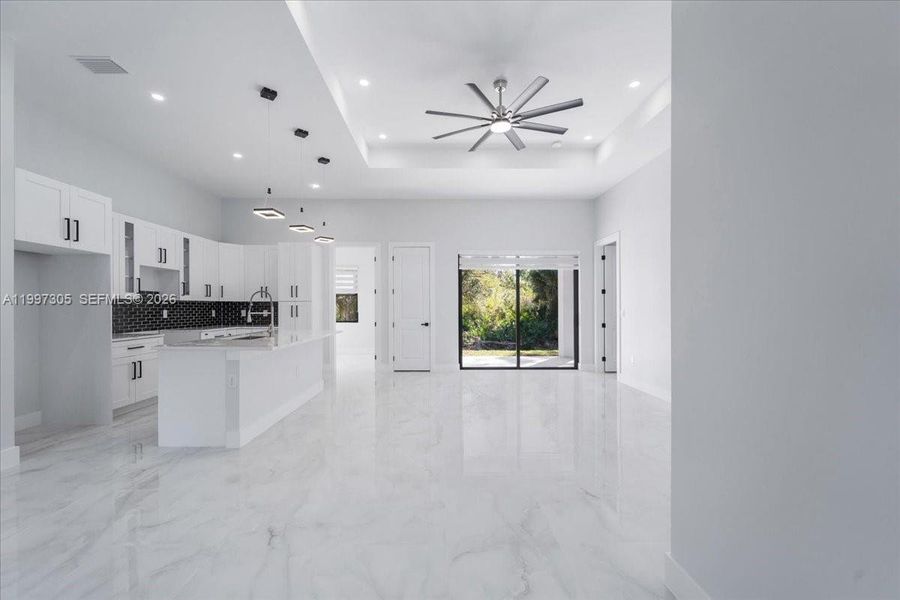 Spacious, unfurnished interior of a new home in , Lehigh Acres (Image 11).