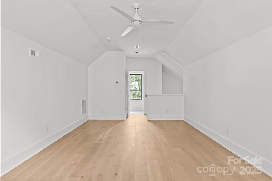 Spacious, unfurnished interior of a new home in Stratford Chase, Charlotte (Image 23).