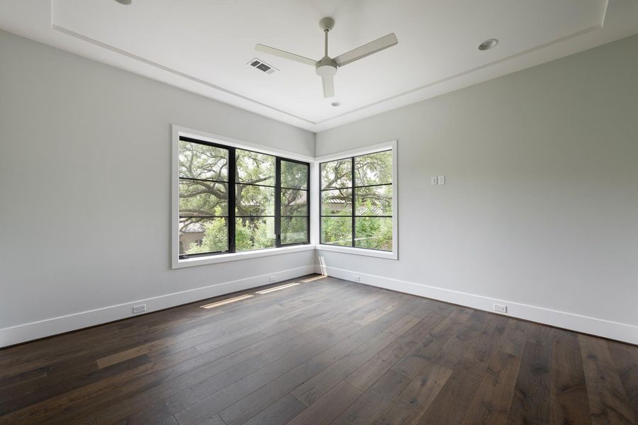 Secondary bedroom. Secondary bedroom.