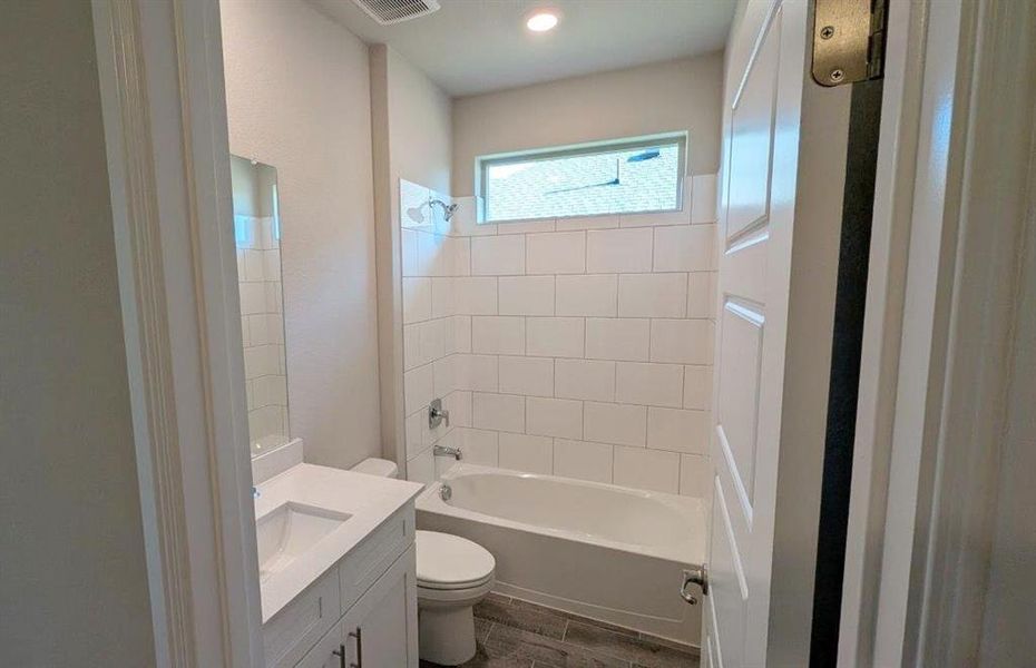 Furnished interior view inside a new home in Bella Vista, Granbury (Image 9). Furnished interior view inside a new home in Bella Vista, Granbury (Image 9).
