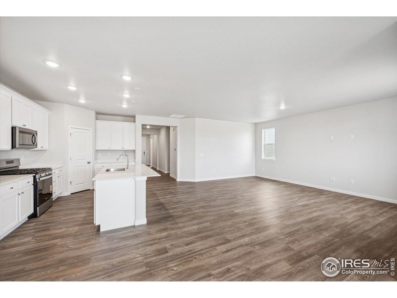 Spacious, unfurnished interior of a new home in Prairie Song, Windsor (Image 23).