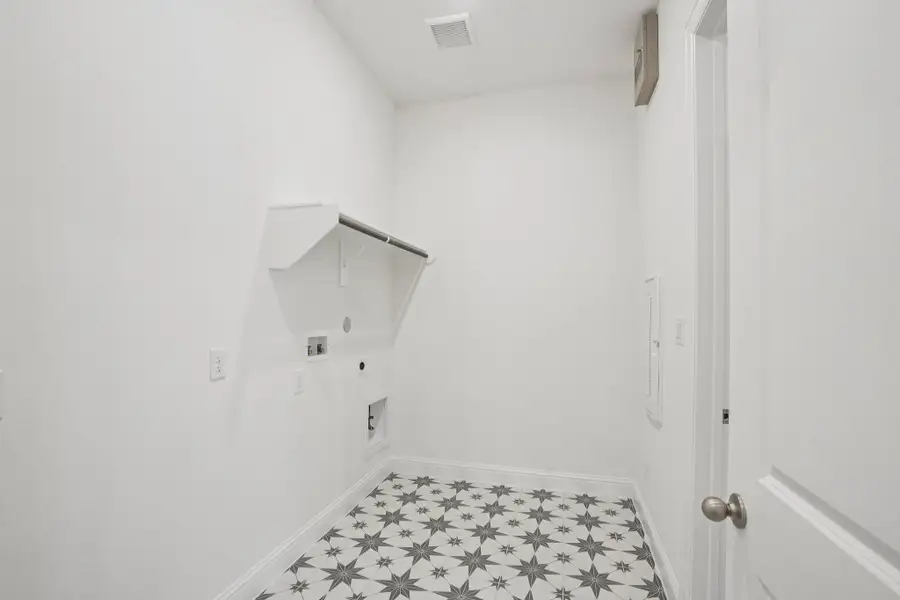 Spacious, unfurnished interior of a new home in Del Bello Lakes 60', Manvel (Image 38).