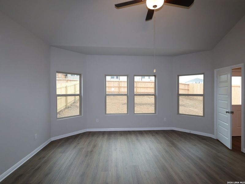 Spacious, unfurnished interior of a new home in Mesquite Ridge, San Antonio (Image 19).