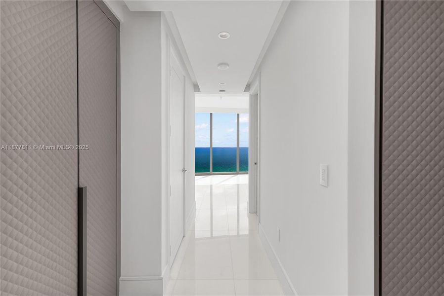 Spacious, unfurnished interior of a new home in , Sunny Isles Beach (Image 24).