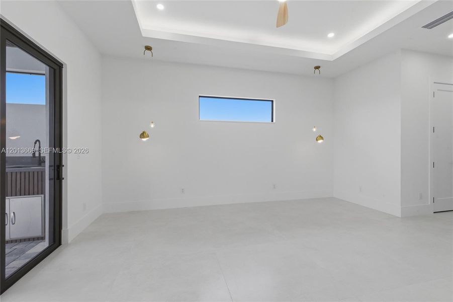 Spacious, unfurnished interior of a new home in , Cape Coral (Image 20).