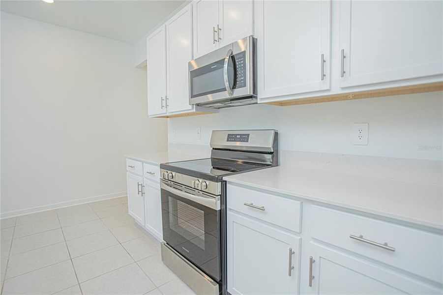 Furnished interior view inside a new home in Tohoqua, Kissimmee (Image 10).