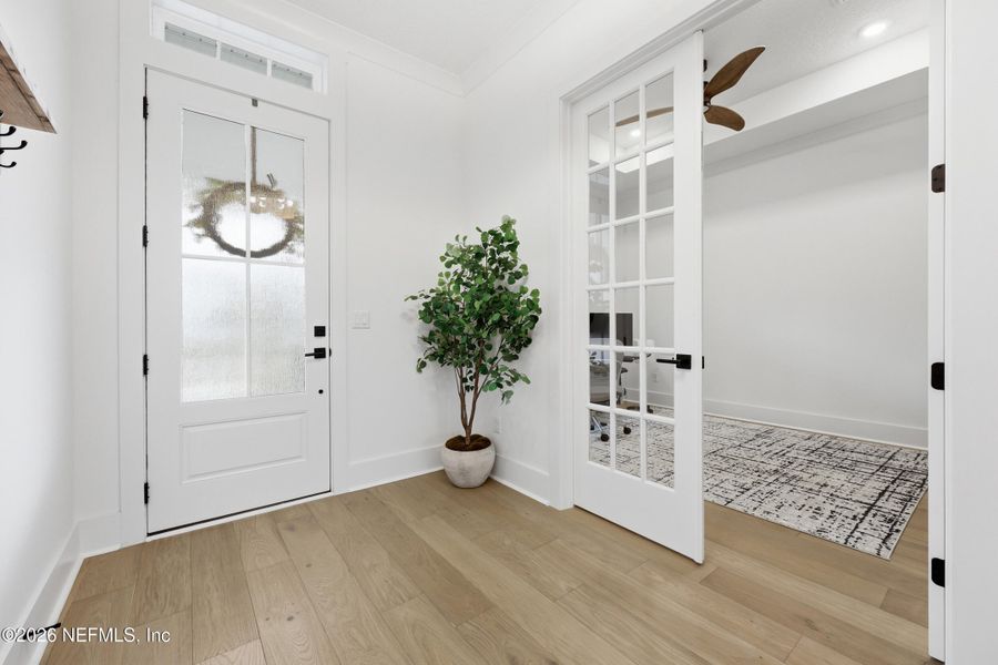 Spacious, unfurnished interior of a new home in Seven Pines 70' Rear Entry, Jacksonville (Image 24).