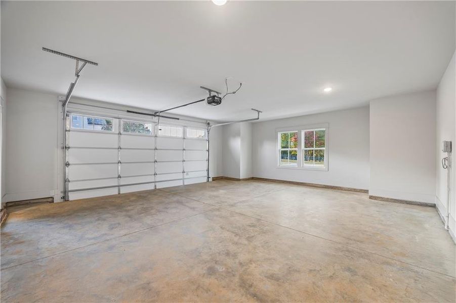 Spacious, unfurnished interior of a new home in , Monroe (Image 43).