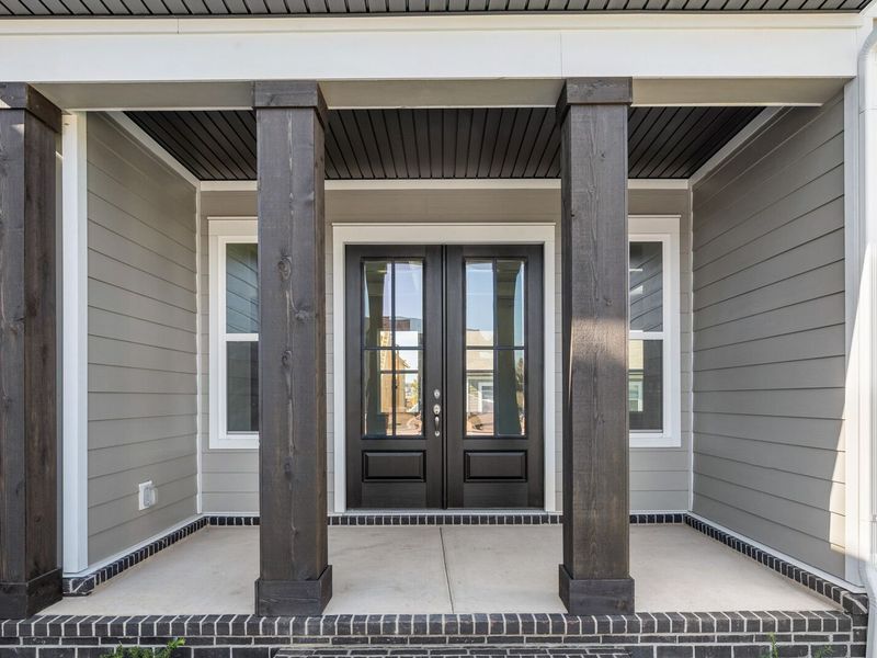 Exterior details and patio area of a home in Shelton Square, Murfreesboro (Image 3).