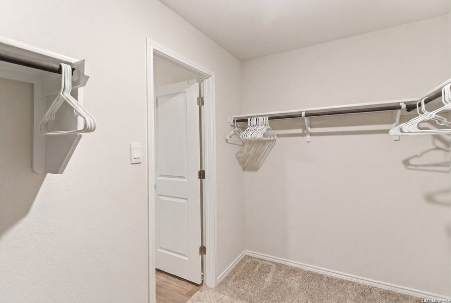 Spacious, unfurnished interior of a new home in Langdon, San Antonio (Image 22).