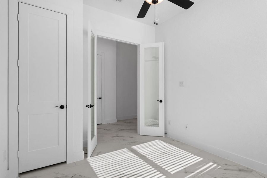 Spacious, unfurnished interior of a new home in Riceland, Mont Belvieu (Image 18).