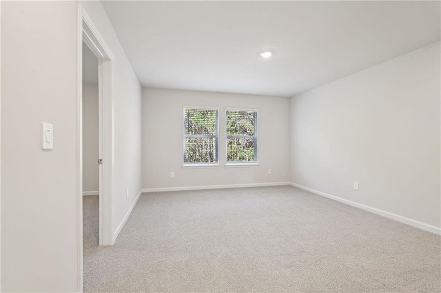 Spacious, unfurnished interior of a new home in Ivey Township, Dallas (Image 46).