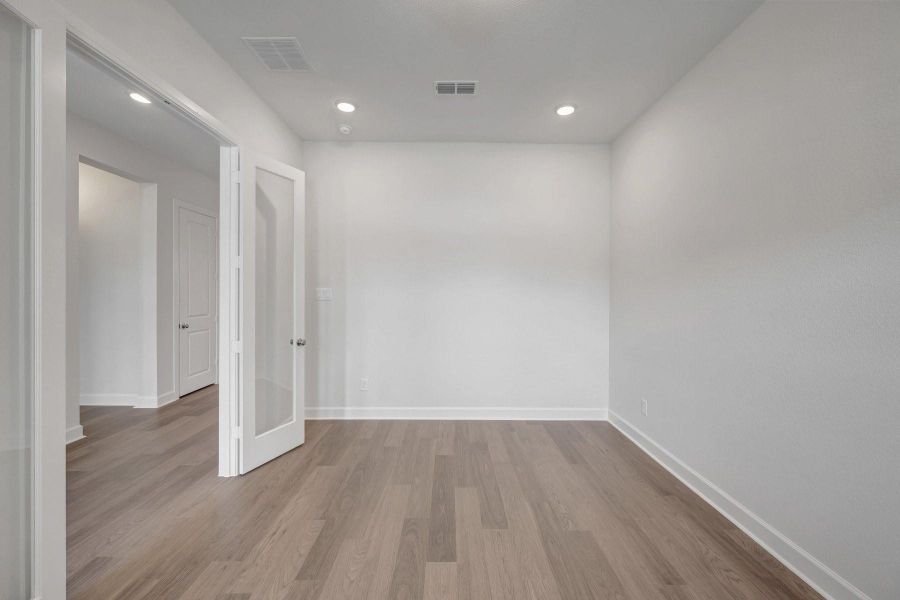 Spacious, unfurnished interior of a new home in Riceland - Summit Collection, Mont Belvieu (Image 15).