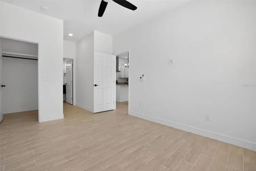 Spacious, unfurnished interior of a new home in , Lehigh Acres (Image 10).