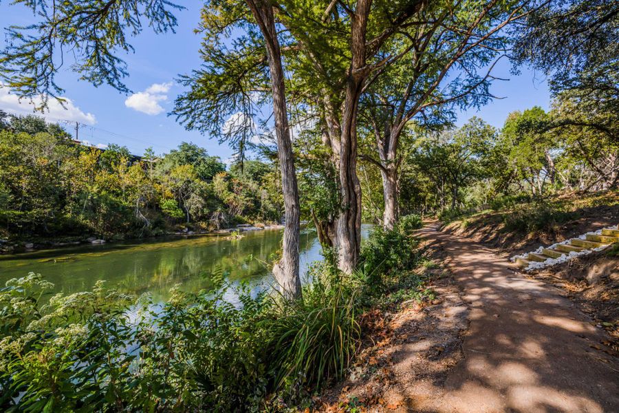 Natural landscape and outdoor views near in New Braunfels (Image 34). Natural landscape and outdoor views near in New Braunfels (Image 34).