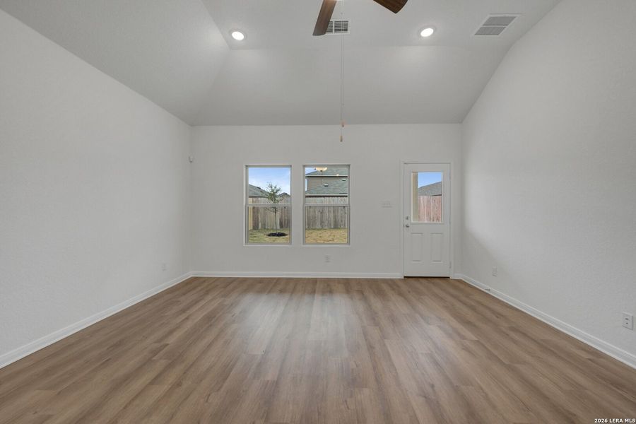 Spacious, unfurnished interior of a new home in Park Place, New Braunfels (Image 41).