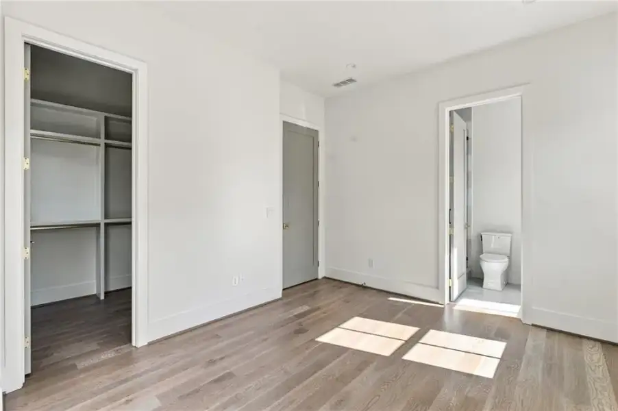 Spacious, unfurnished interior of a new home in , Atlanta (Image 29).