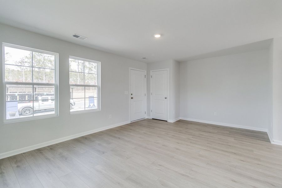 Spacious, unfurnished interior of a new home in Astoria, Columbia (Image 16).