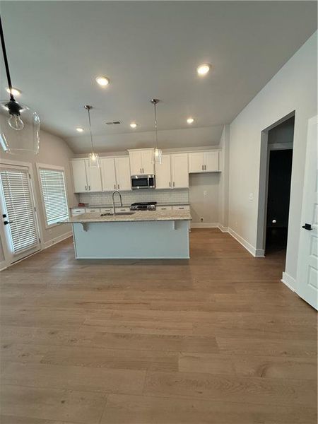 Spacious, unfurnished interior of a new home in The Fairways at Mirror Lake, Villa Rica (Image 10). Spacious, unfurnished interior of a new home in The Fairways at Mirror Lake, Villa Rica (Image 10).