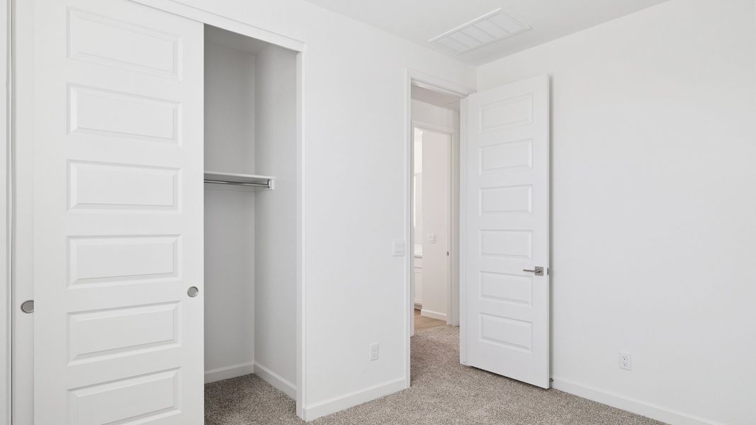 Representative unfurnished interior of a home built from the Apache by D.R. Horton in Zanjero Pass, Glendale (Image 40).