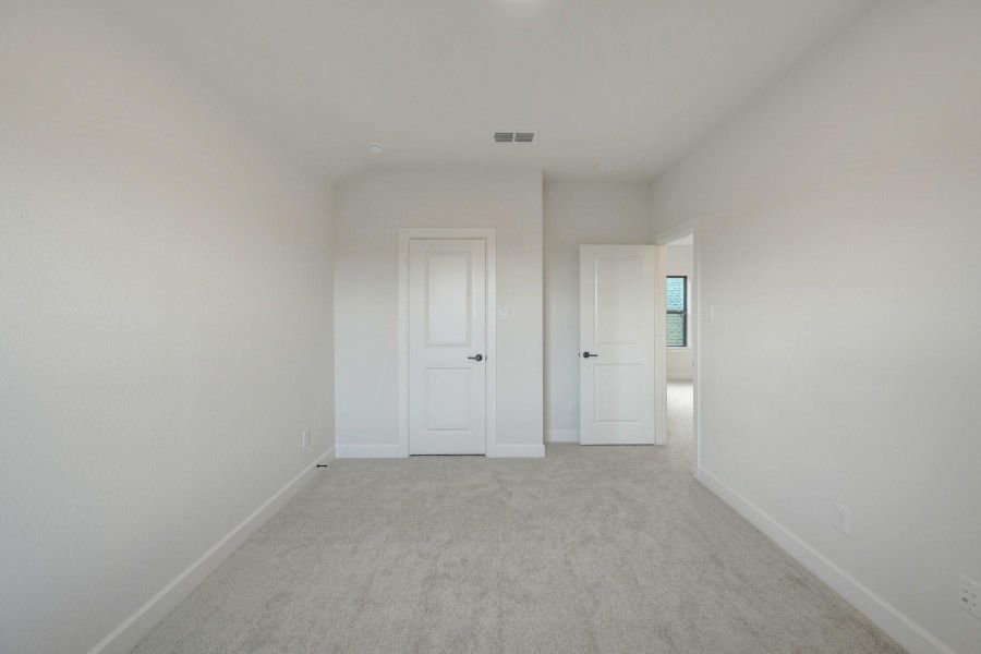 Spacious, unfurnished interior of a new home in Sienna - Grove Collection, Missouri City (Image 34).
