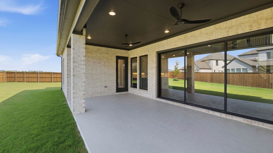 Exterior details and patio area of a home in Star Trail, Prosper (Image 4).