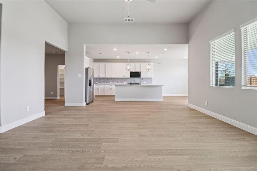 Spacious, unfurnished interior of a new home in Lakehaven - Premier Series, Farmersville (Image 32).
