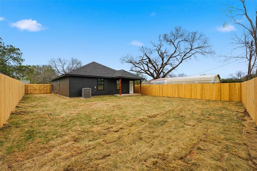 Exterior details and patio area of a home in , Waco (Image 3).