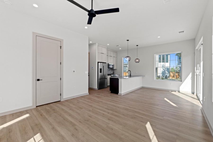 Spacious, unfurnished interior of a new home in , Austin (Image 20).