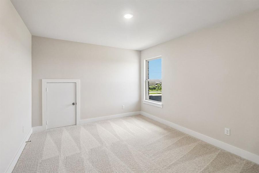 Spacious, unfurnished interior of a new home in Lilyana, Celina (Image 31).