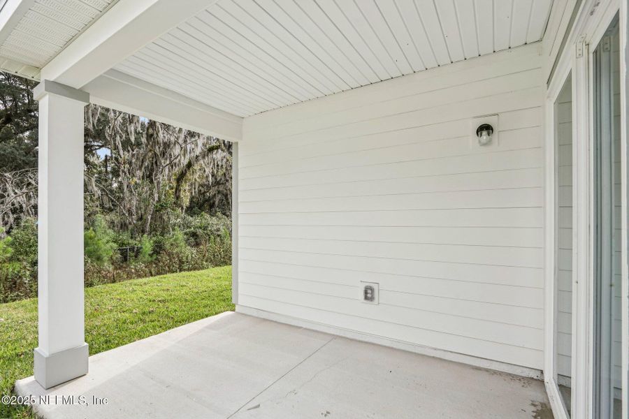 Exterior details and patio area of a home in Kings Landing, Jacksonville (Image 4).