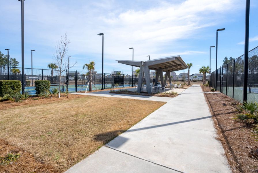 Community amenities in , Summerville (Image 35).