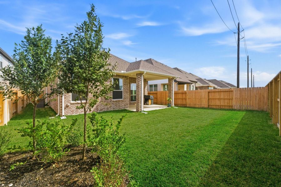 Exterior details and patio area of a home in Wood Leaf Reserve, Tomball (Image 23).