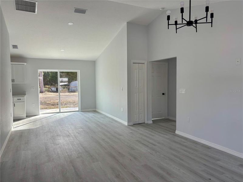 Spacious, unfurnished interior of a new home in , Ocala (Image 9).