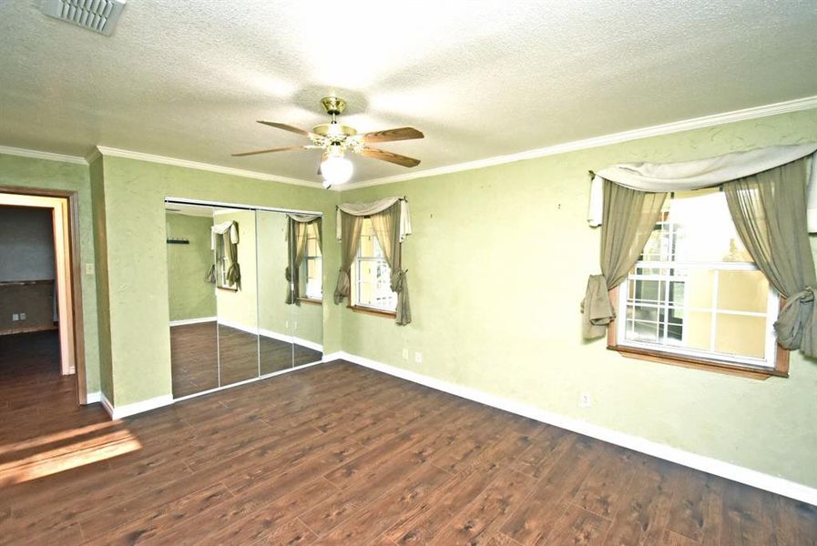 Spacious, unfurnished interior of a new home in , Yantis (Image 21).